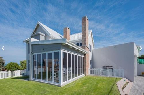 L'Agulhas House | Discover Fellowship: A 4-Star Family-Friendly Retreat