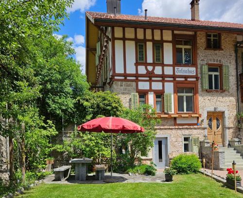 Albula-Alvra Apartment | Felsahus: Family-Friendly Retreat with 9.7 Rating