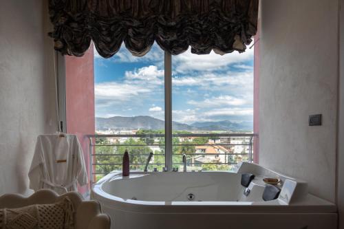 San Nicola La Strada Bed & Breakfast | Experience FEMME noir: Spa Retreat with Oceanfront Views