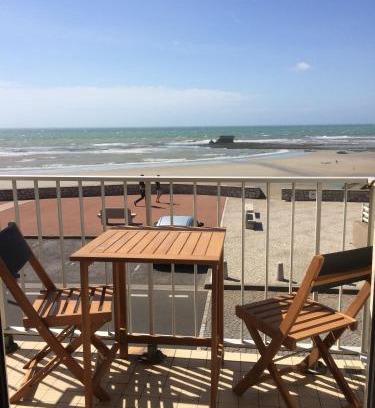 Le Portel Apartment | Oceanfront Haven: Fenêtre sur mer with Spa and Hot Tub