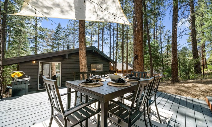 Moonridge Cabin | Pet-Friendly Retreat Near Bear Mountain & Zoo with Pool