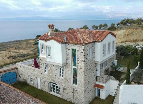 Cesme Villa | Seaside Escape at Fener Burnunda: Oceanfront Luxury Retreat