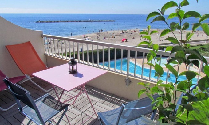 Palavas-les-Flots Apartment | Oceanfront Stay at FENETRE SUR MER with Pool & Breakfast