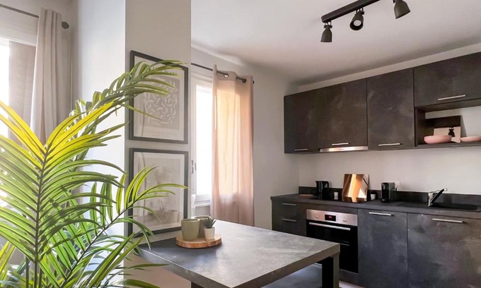 Annecy Apartment | Tranquil Feng Shui Retreat Near the Train Station