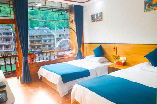 Fenghuang House | Memorable Stay at Fenghuang Memory Linjiang Inn with Hot Tub