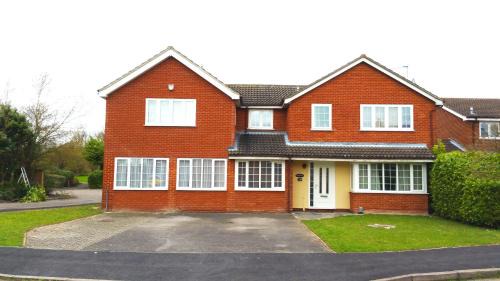 Cherry Hinton Apartment | Discover Fennec Apartments with Pool Access and Great Reviews