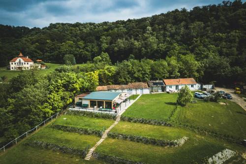 Kapolcs Apartment | Pet Friendly Escape at Ferde Kemping és Vendégház