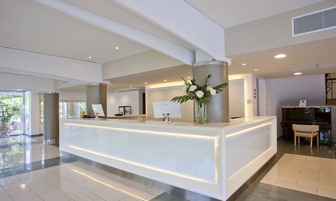 Palmanova Hotel | Elegant FERGUS Bermudas: Pool, Spa & Family-Friendly Stay