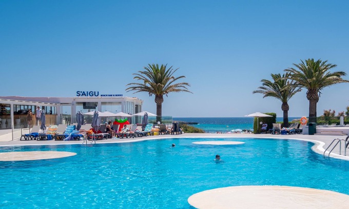 Son Xoriguer Hotel | Relaxing Carema Beach Menorca with Pool & Spa Amenities