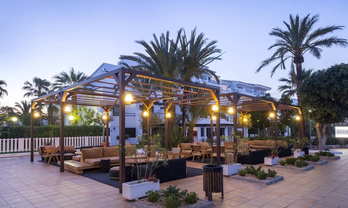 Sant Jordi de Ses Salines Hotel | Inviting FERGUS Style Bahamas: Pool, Spa & Family-Friendly