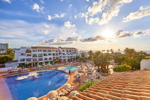 Sant Jordi de Ses Salines Hotel | Experience FERGUS Style Bahamas: Oceanfront Bliss Awaits
