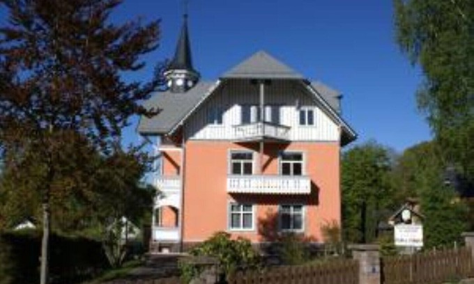 Apfelstadtaue Apartment | Family-Friendly Retreat at Thüringer Wald with Pet Amenities