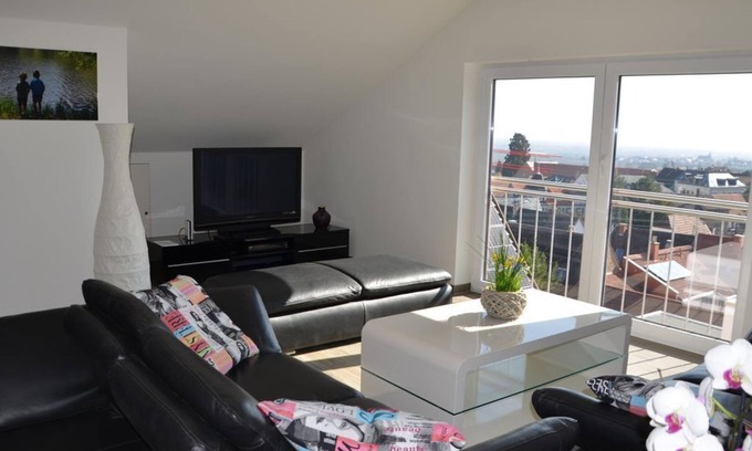 Neustadt-Hambach Apartment | Top-Rated Ferienwohnung im Seminargarten - Family-Friendly Stay