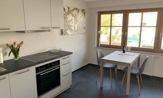 Gimmeldingen Bed & Breakfast | Welcoming Ferienwohnung Weingut Erich Ferckel with Breakfast