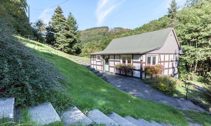 Schmallenberg House | Inviting Holiday Home in Oberkirchen with Garden & Kitchen