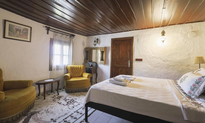 Konak Bed & Breakfast | Cozy Feride Suit for 3: Ideal for Families and Friends