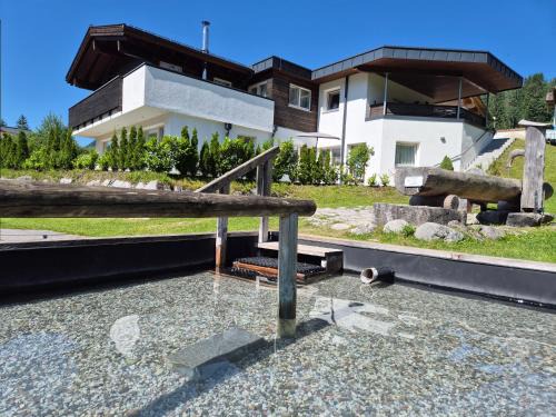 Hinterthal Apartment | Discover Ferienwohnung Simonhof: Family-Friendly Retreat