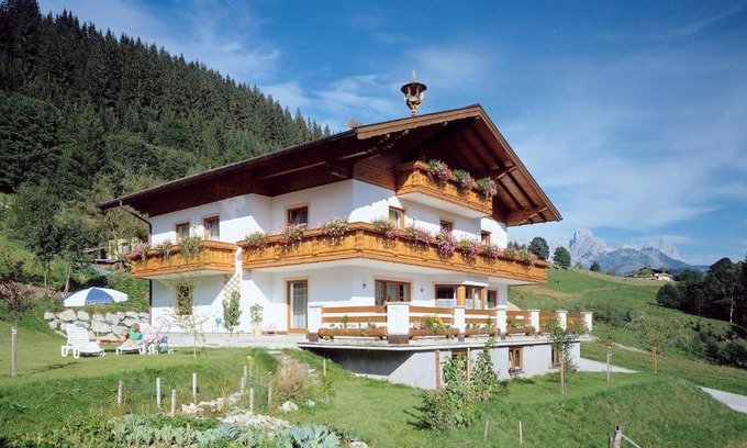 Sankt Martin am Tennengebirge Apartment | Guest Rated 10/10: Ferienhaus Rosi with Pool & Kitchen