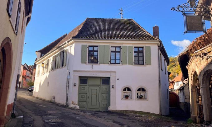 Neustadt-Hambach Apartment | Pet-Friendly Stay at Ferienwohnung Unterm Schloß - 9.6/10!