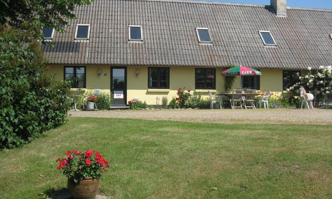 Roslev House | Discover Feriegården i Floutrup: Beachfront Bliss Awaits