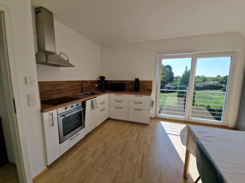 Neustadt-Diedesfeld Apartment | Pet-Friendly Ferienwohnung Rosenblüte with High Guest Ratings