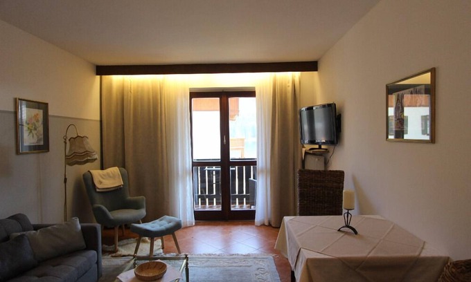 Ramsau bei Berchtesgaden Apartment | Cozy Ferienwohnung Hochkalter with Balcony and Kitchen