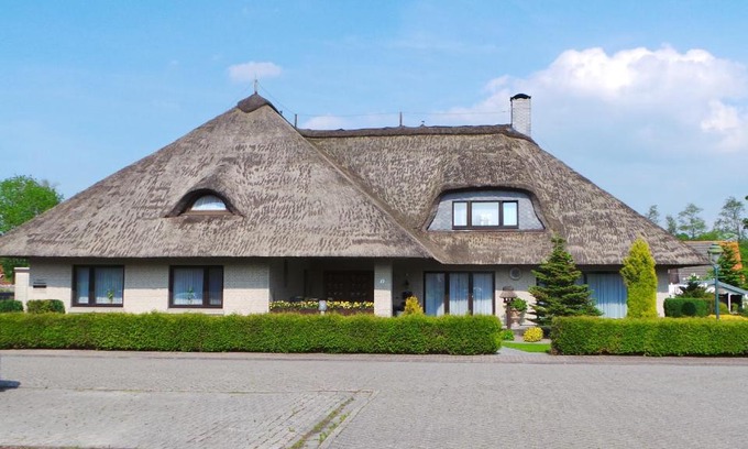 Berumerfehn Apartment | Experience Relaxing Stays at Ferien im Reetdachhaus