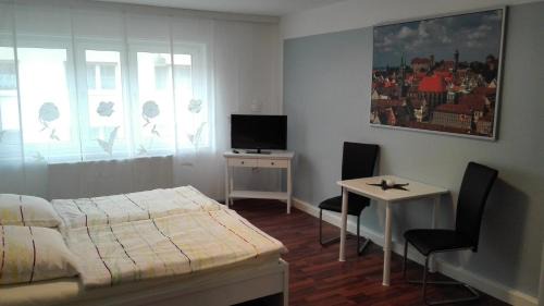 Mitte Apartment | Discover Wöhrder See: Family-Friendly Stay with High Ratings