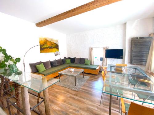 Bergern Im Dunkelsteinerwald Apartment | Pet-Friendly Retreat: Ferien-Wohnen with Family Amenities