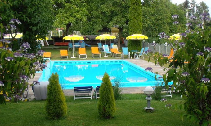 Krumpendorf am Woerther See House | Seehof: Family-Friendly Retreat with Pool & Pet Perks