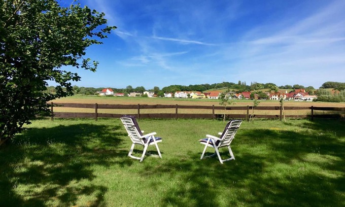 Thiessow Apartment | Pet-Friendly Ferienanlage Seehund with Oceanfront Views