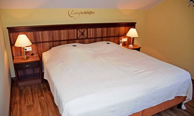 Rugen Island Apartment | Experience Ferienappartement Sonnenstrahl: Pool & Sauna Retreat