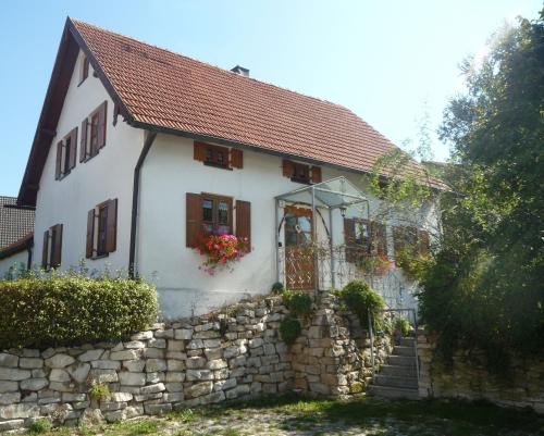 Funfstetten House | Family-Friendly Ferienbauernhof Bosch with Great Reviews