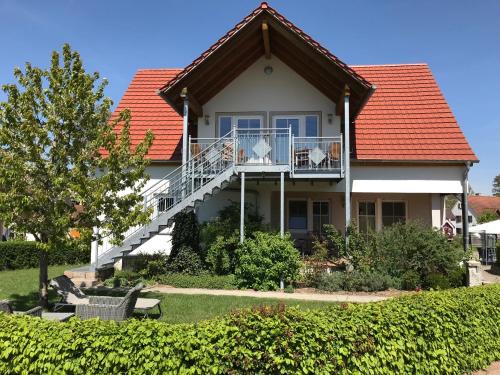 Gunzenhausen House | Family-Friendly Getaway at Ferienbauernhof Schuler