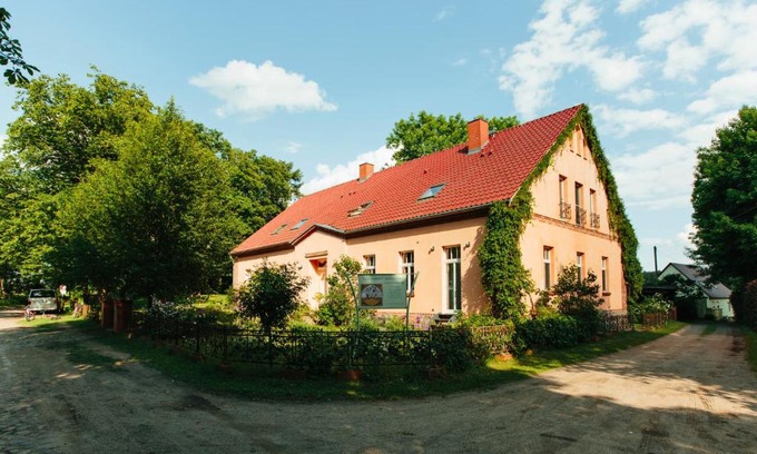 Temmen-Ringenwalde Apartment | Experience Feriendomizil Alter Garten: 5-Star Getaway