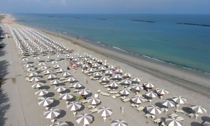 Lido di Pomposa House | Family-Friendly Vigna sul Mar Lodge with Ocean Views