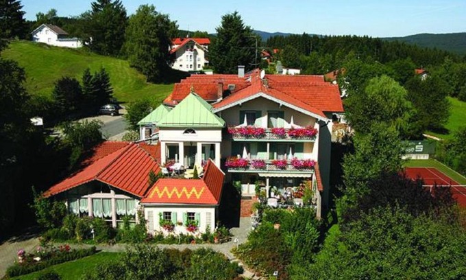 St. Oswald Hotel | Discover Feriengut Waldblick: Pet-Friendly Retreat with Pool