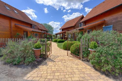 Sankt Andra am Zicksee House | Experience Oceanfront Bliss at Ferienhäuser Aura Hotel