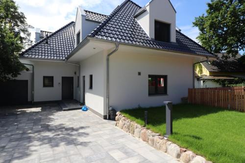 Neuhaus House | Family-Friendly Stay at Ferienhäuser Villa Ostseekind