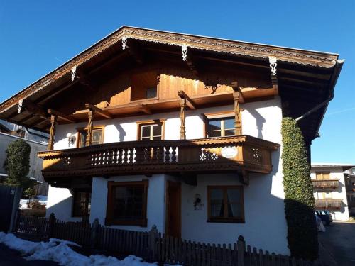 Kaltenbach House | Family-Friendly Retreat at Ferienhäusl Hubert und Staller