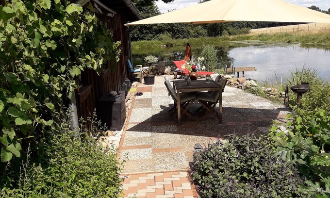 Eggermuhlen Cabin | Inviting Ferienhütte am Privatsee: Swim, Hike & Relax