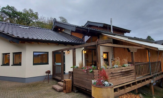 Strick House | Bioland Farmhouse: Guest Rated 10/10 with Pool & Spa