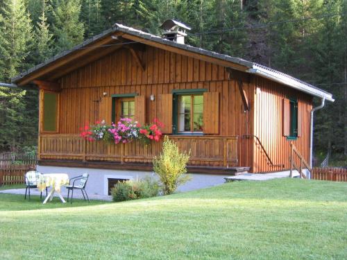 Sankt Jakob in Defereggen House | Discover Family-Friendly Ferienhaus Grünmoos in Nature