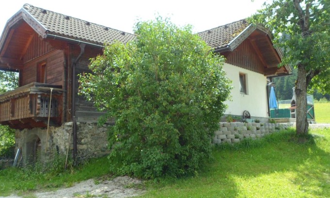 Gossenberg Apartment | Cozy Ferienhaus 1: Pet and Child Friendly Retreat