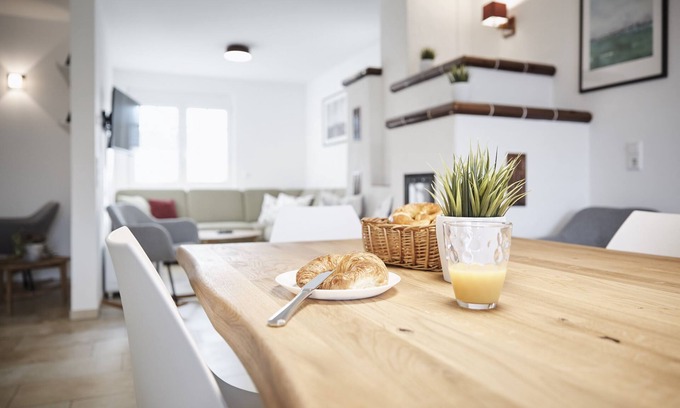 Rust House | Spacious Holiday Home: 5 Bedrooms, Child-Friendly Amenities