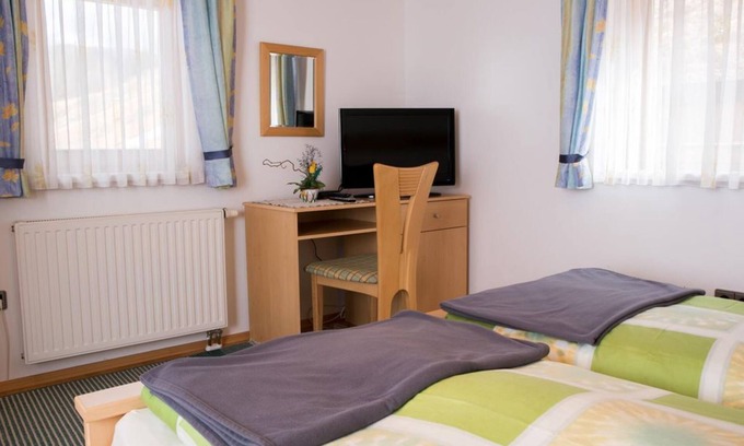 Sankt Lambrecht Bed & Breakfast | Cozy Retreat with Spa and Kitchen - Pension Paulitsch