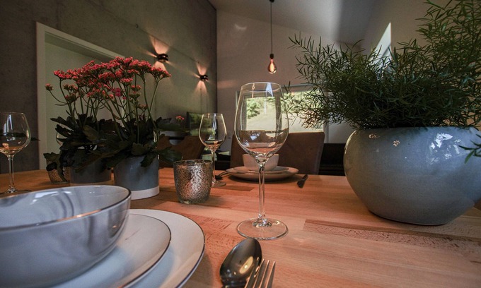 Burladingen Apartment | Modern Ferienhaus with Kitchen & Breakfast for Families