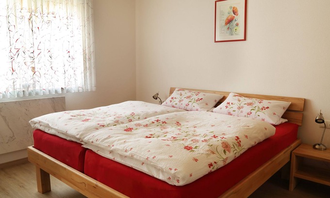 Weigenheim Apartment | Idyllic Ferienhaus with Ocean View, Breakfast & Terrace