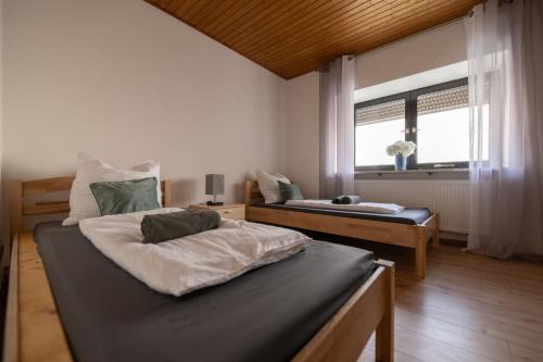 Neuburg Apartment | Cozy Ferienhaus am Grünen Bug: Ideal for Families