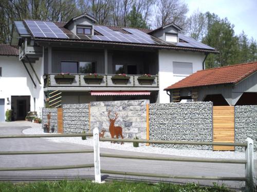 Bad Griesbach im Rottal Apartment | Pet-Friendly Ferienhaus Absmeier with Oceanfront Views